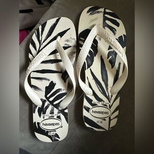 Havaiana Flip Flops, Size 9/10